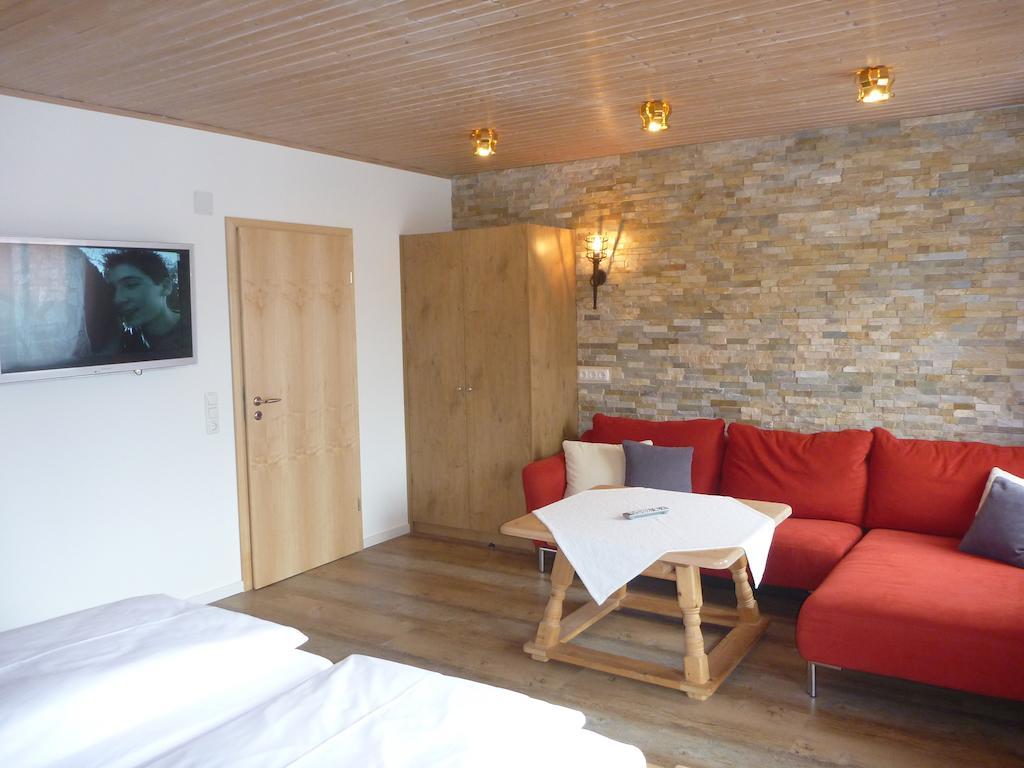 Gaestehaus Guggomos "Das Allgaeustyle" Füssen Стая снимка