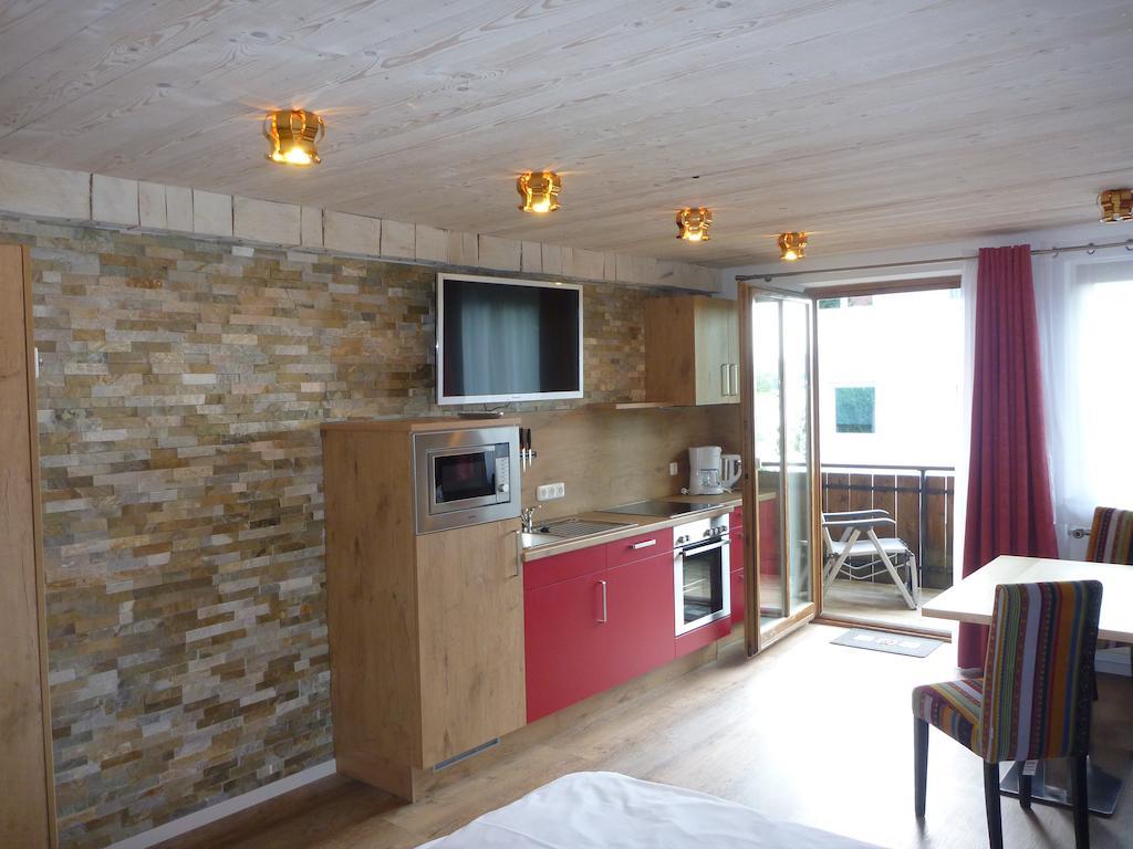 Gaestehaus Guggomos "Das Allgaeustyle" Füssen Стая снимка